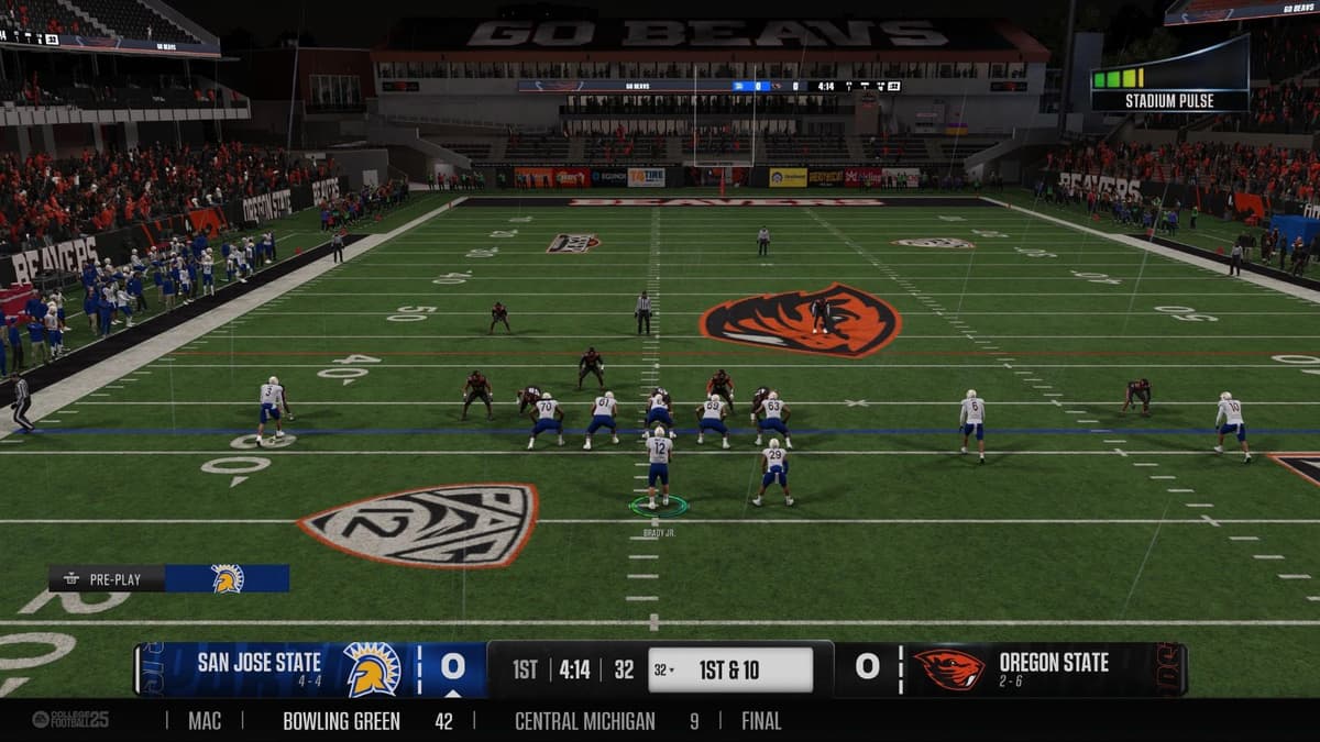 A screenshot of College Football 25 gameplay.