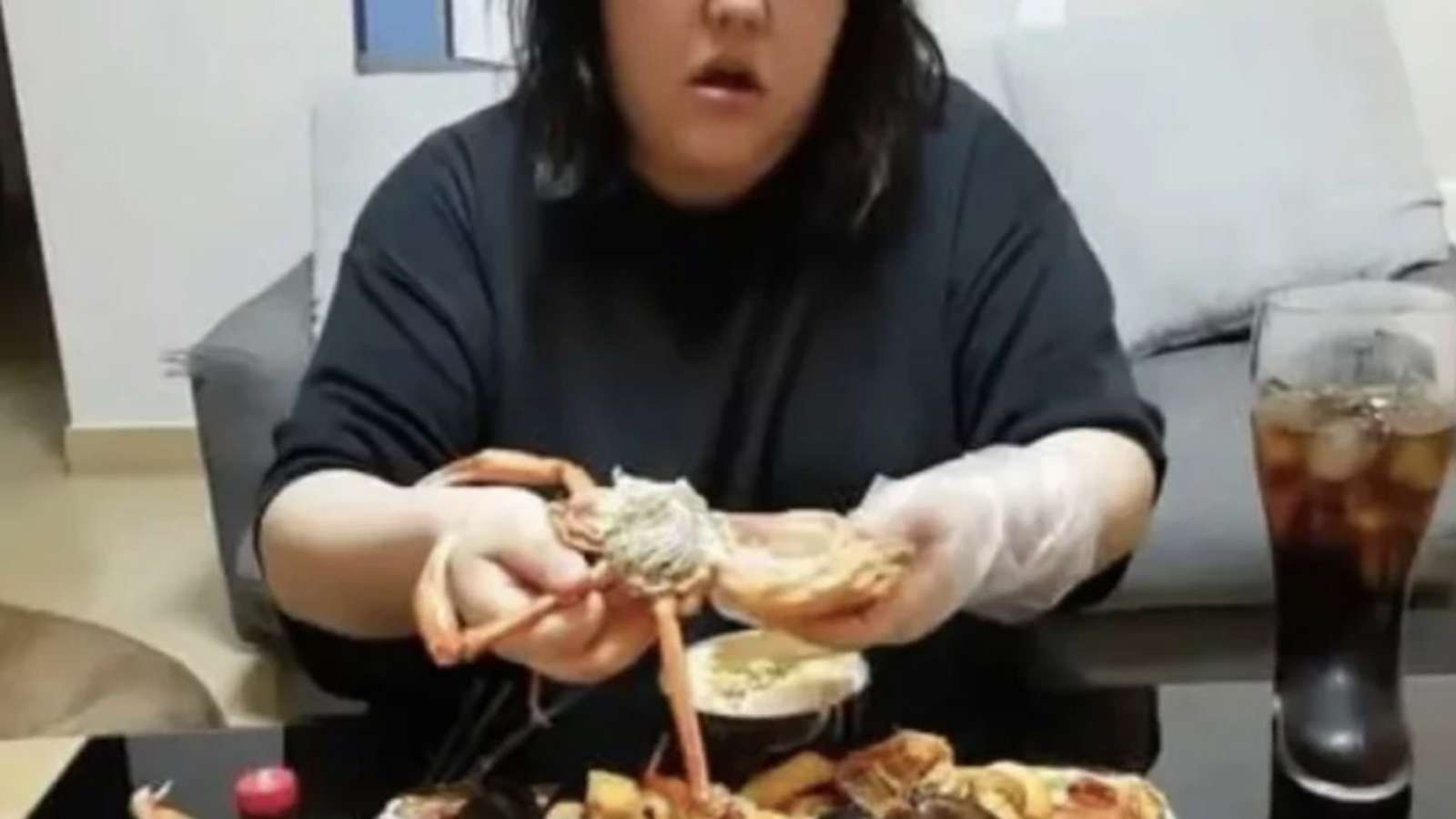 Chinese mukbang streamer dies live on stream after overeating - Dexerto