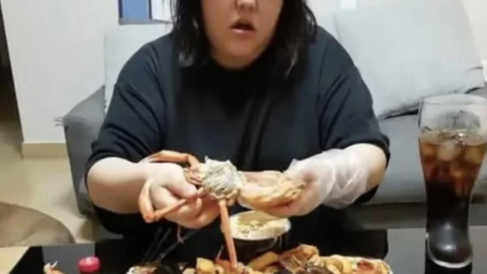 chinese mukbang creator Pan Xiaoting