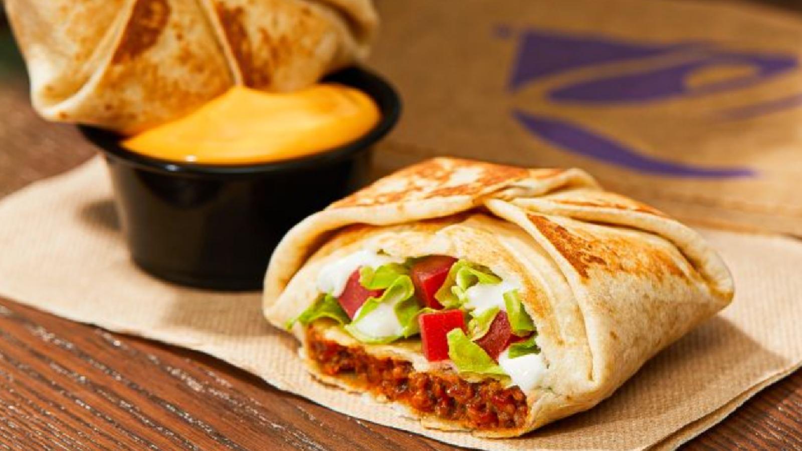 Taco Bell привносит сырный оттенок в свои хрустящие обертки