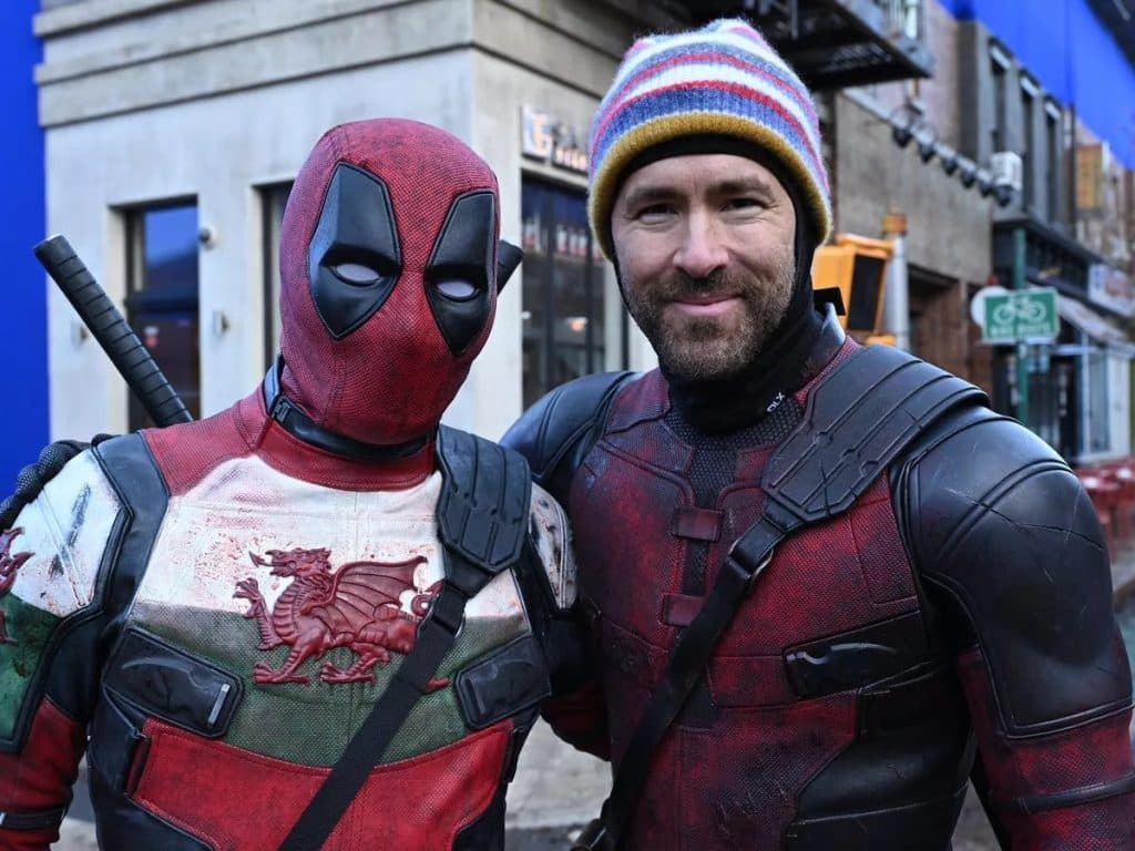 Paul Mullin and Ryan Reynolds on the Deadpool set