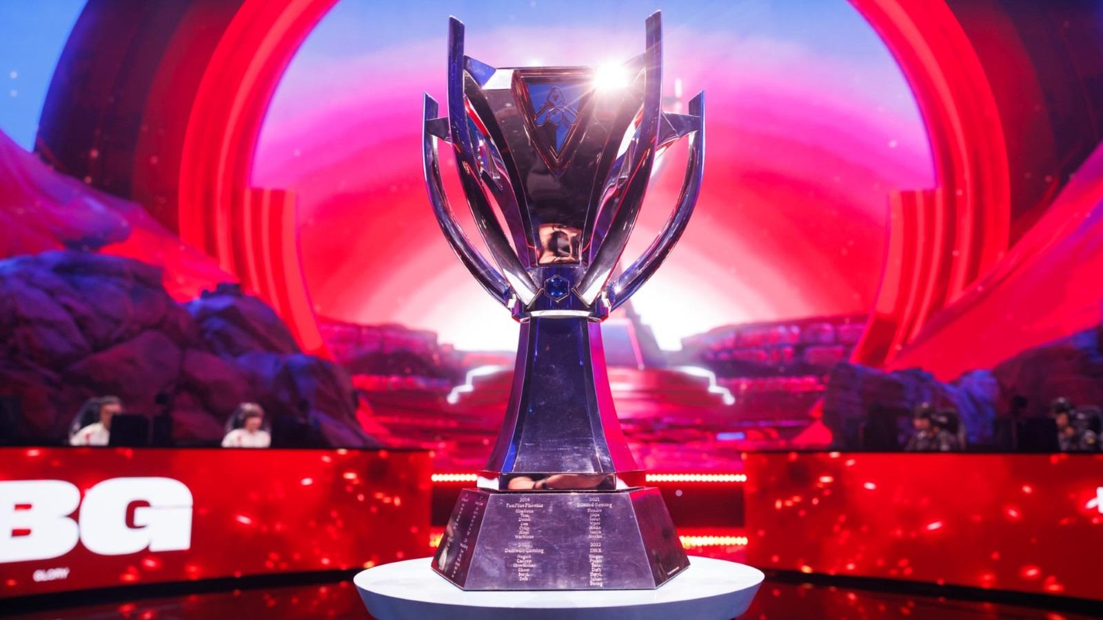 Worlds-trophy-LoL