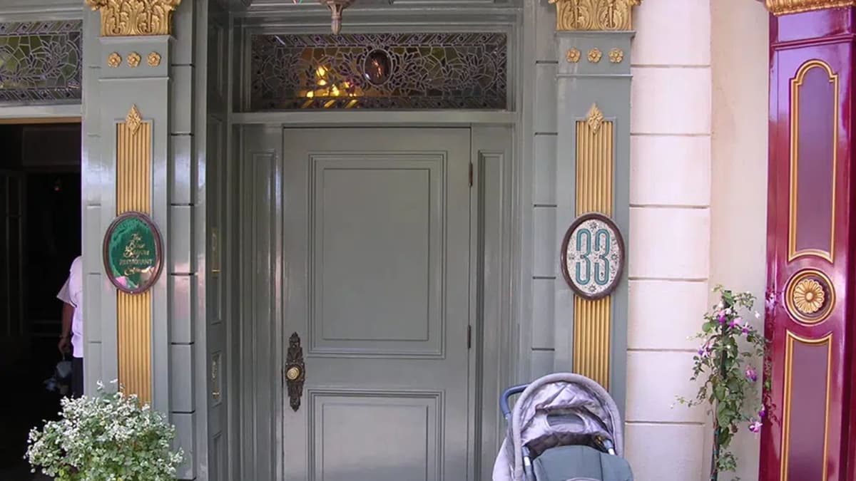 club 33 entrance