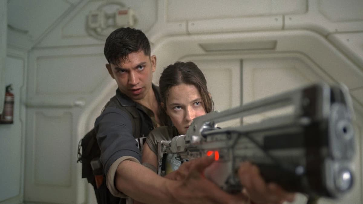 Cailee Spaeny and Archie Renaux as Rain and Tyler in Alien: Romulus