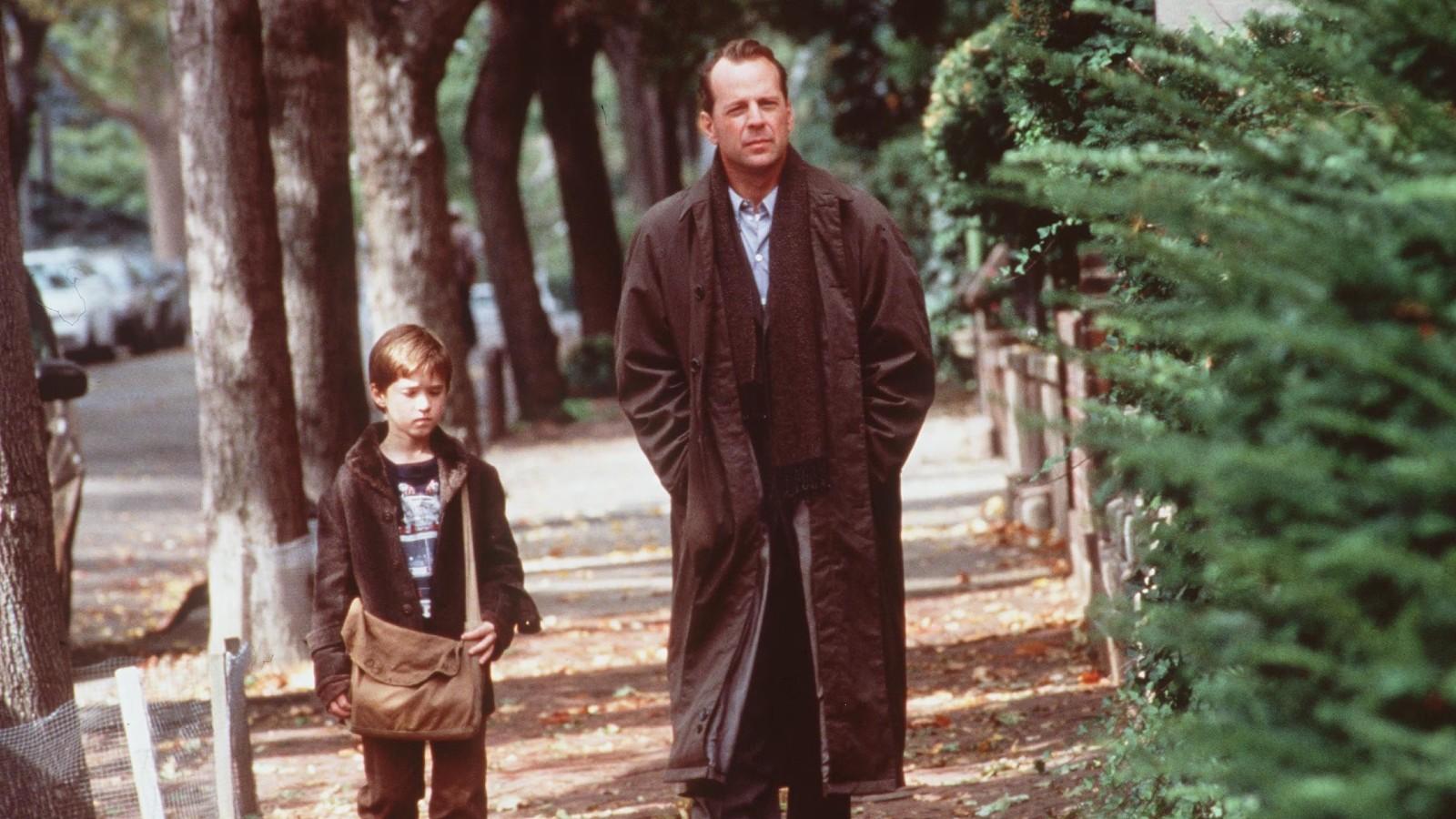 Bruce Willis an Haley Joel Osment in The Sixth Sense