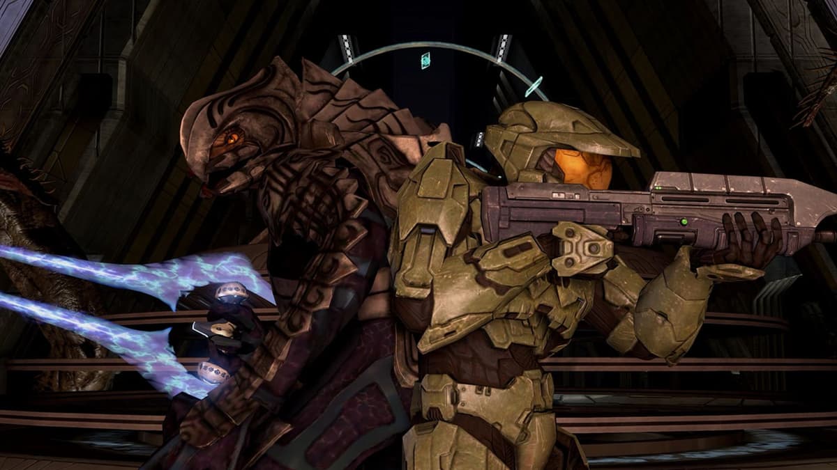 Master Chief with his back against Arbiter