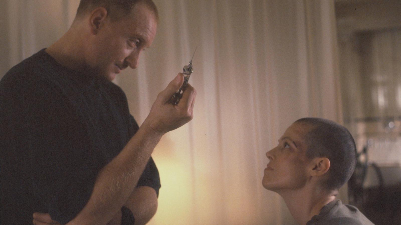 Charles Dance and Sigourney Weaver in Alien 3