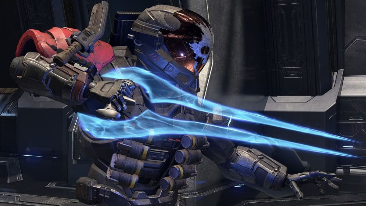 A Spartan wields an energy Sord in Halo