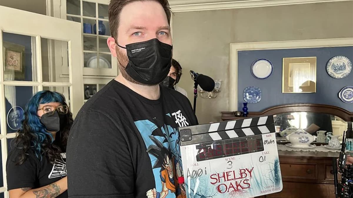 Chris Stuckmann directing Shelby Oaks.