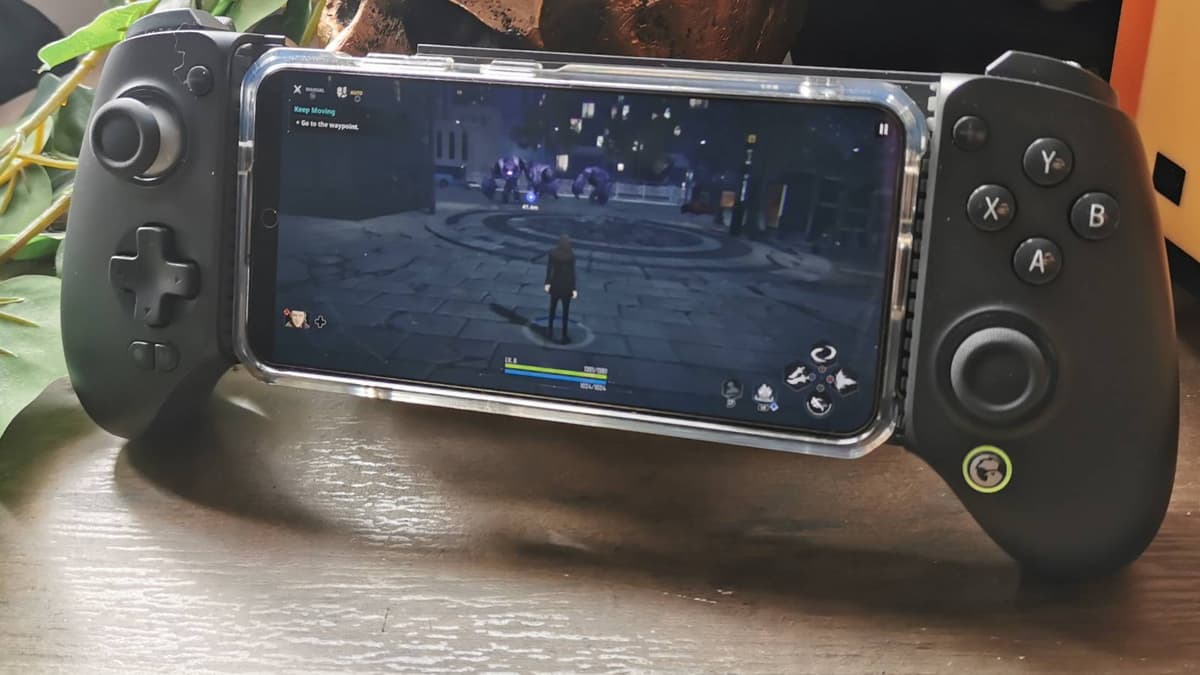 GameSir G8+ attached to phone