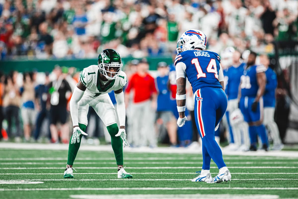 Sauce Gardner lining up against New York Jets in NFL match