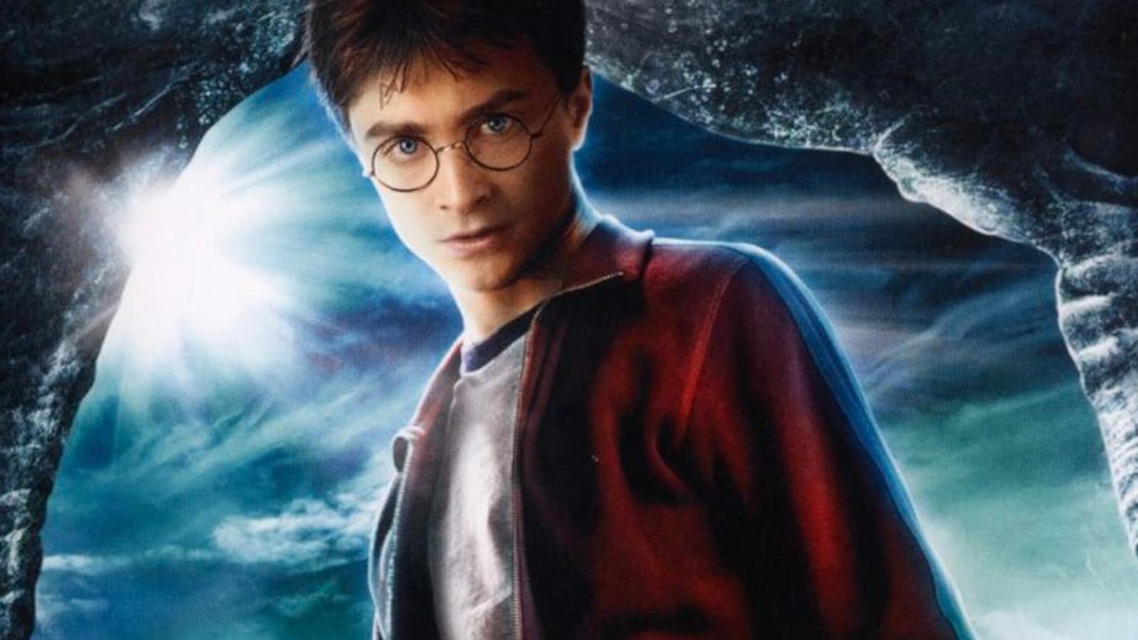 Daniel Radcliffe on the box art of Harry Potter and the Half-Blood Prince