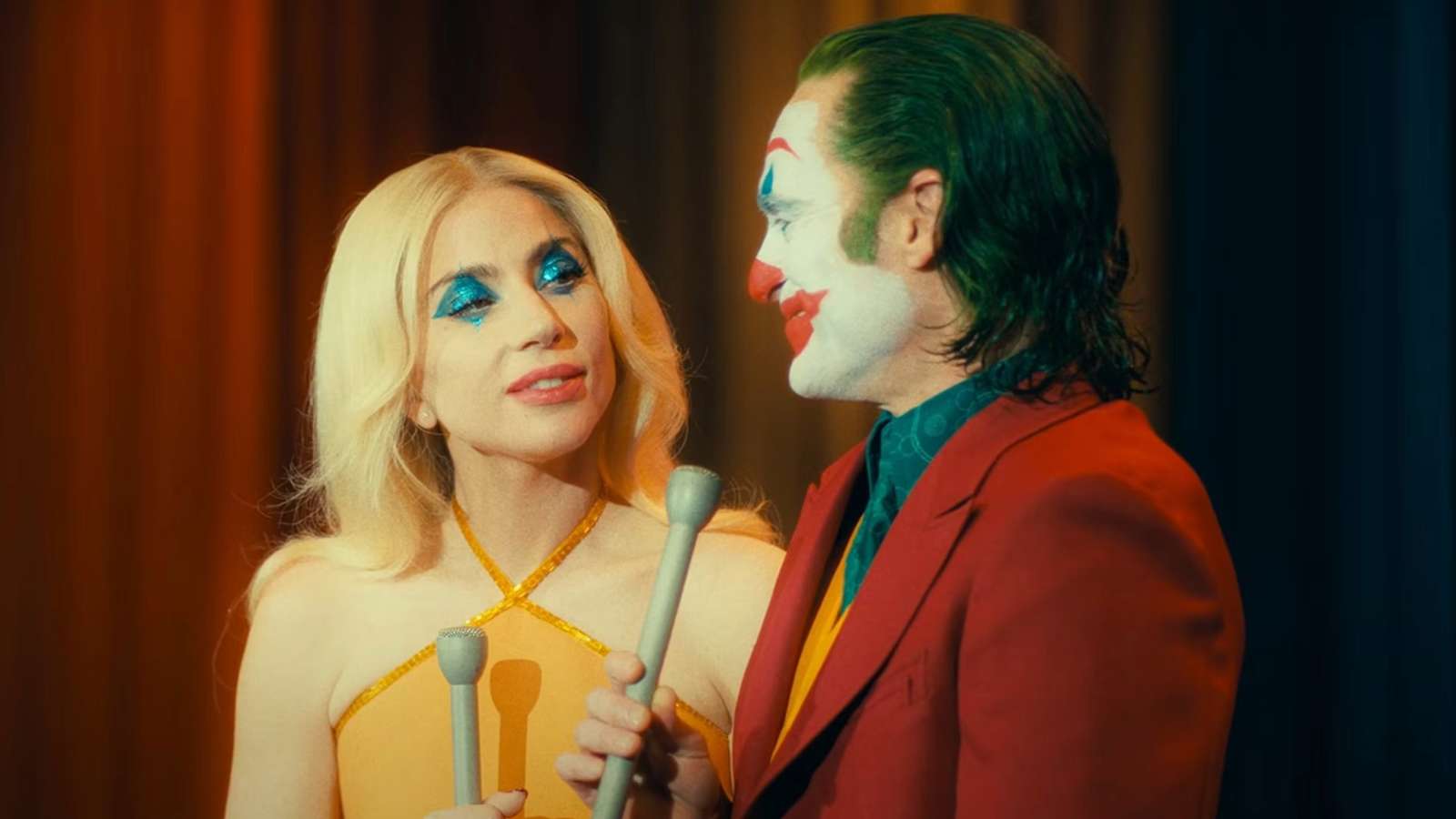 Lady Gaga as Harley Quinn and Joaquin Phoenix as Joker in Joker 2