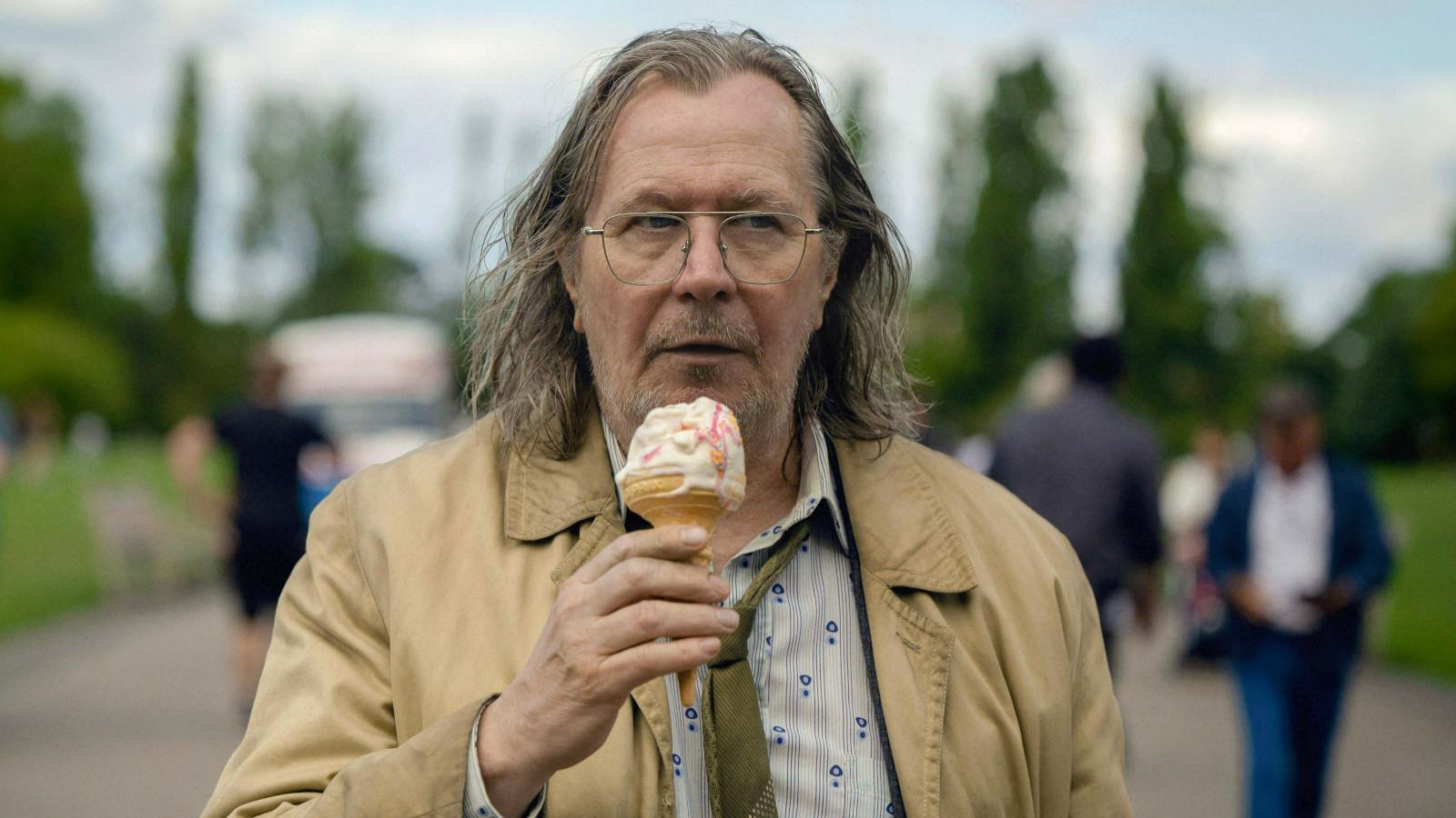 Jackson Lamb enjoys an ice cream in Slow Horses