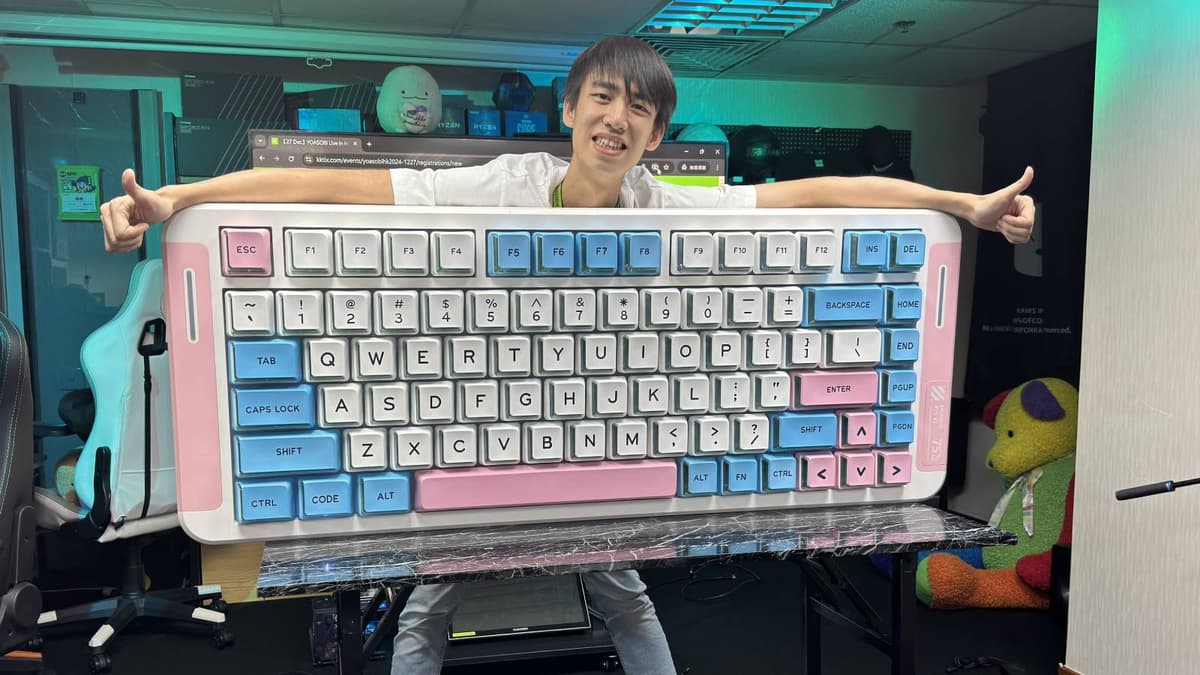 Photo taken from the official HKEPC X/Twitter account showing off the full scale of the giant keyboard.