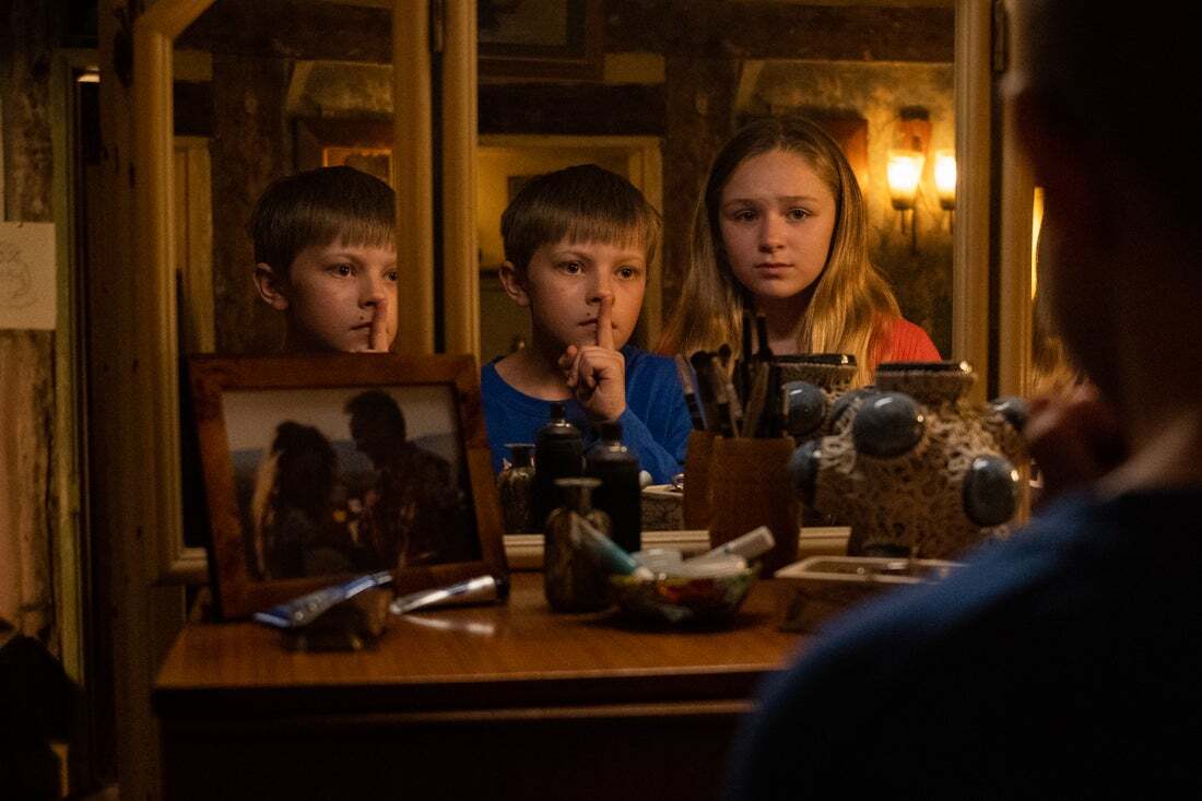 Speak No Evil ending explained: Agnes and Ant look in the mirror while Ant holds his finger to his mouth