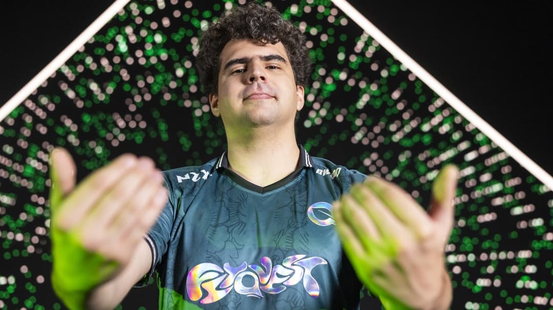 Bwipo sparks controversy after claiming several LEC pros are ‘paycheck stealers’