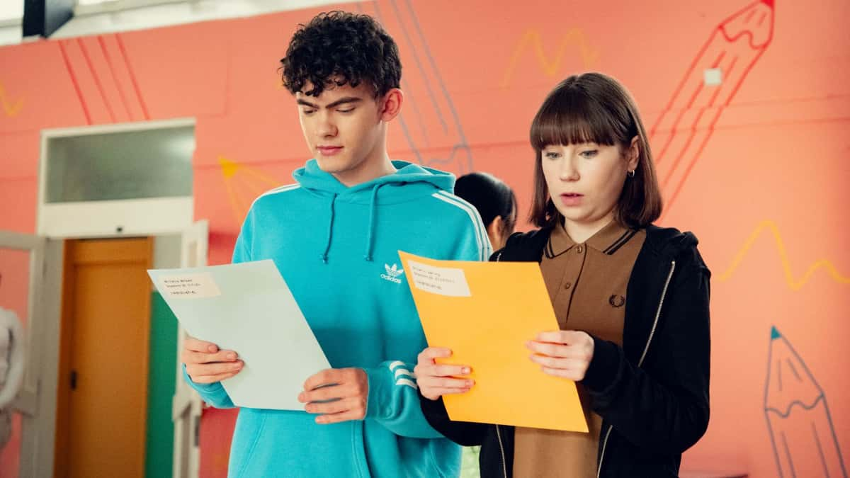 Charlie and Tori open their results in Heartstopper