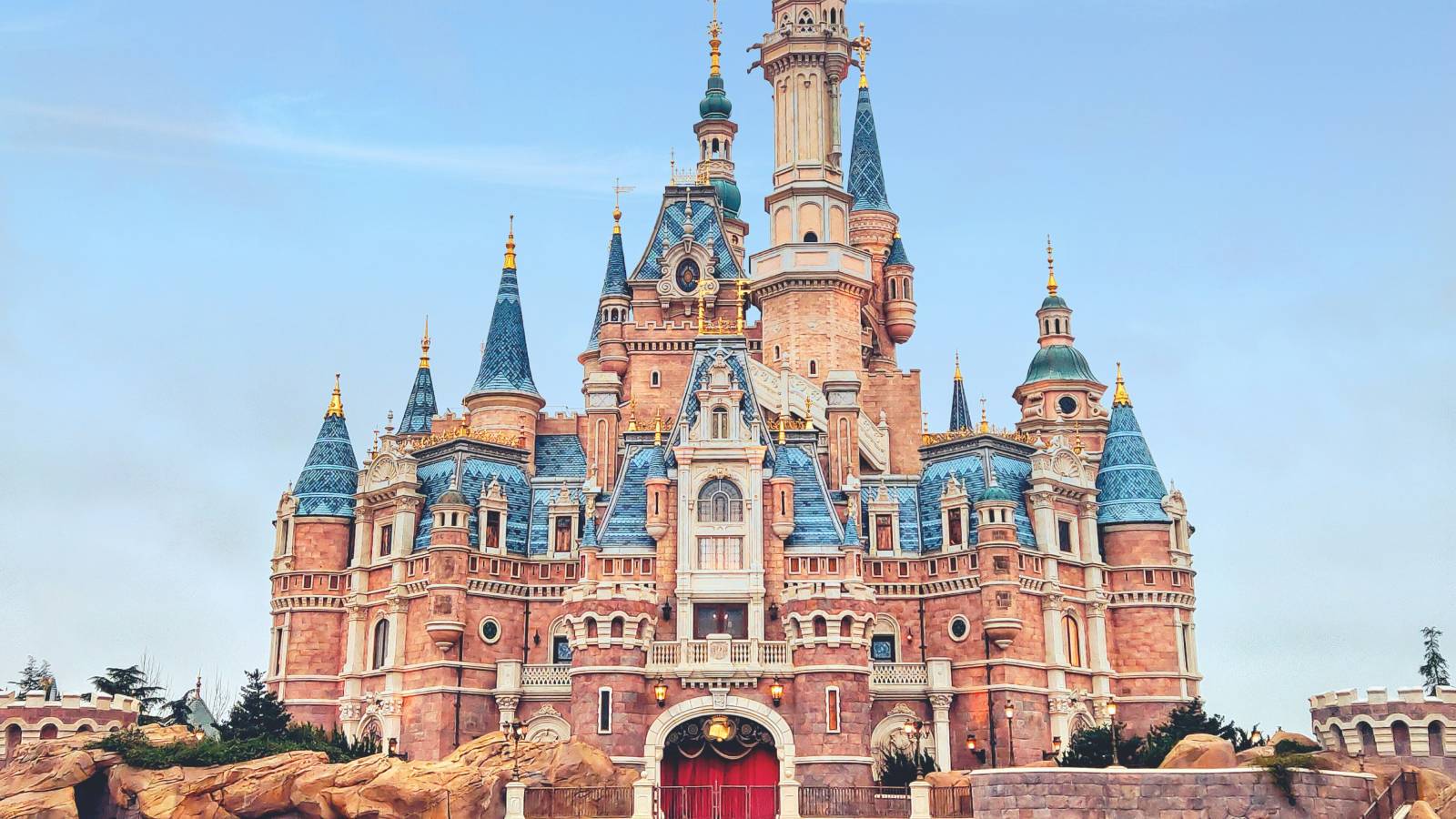 Новый пропуск в Disney World стоит до 450 долларов сверх стоимости билета.