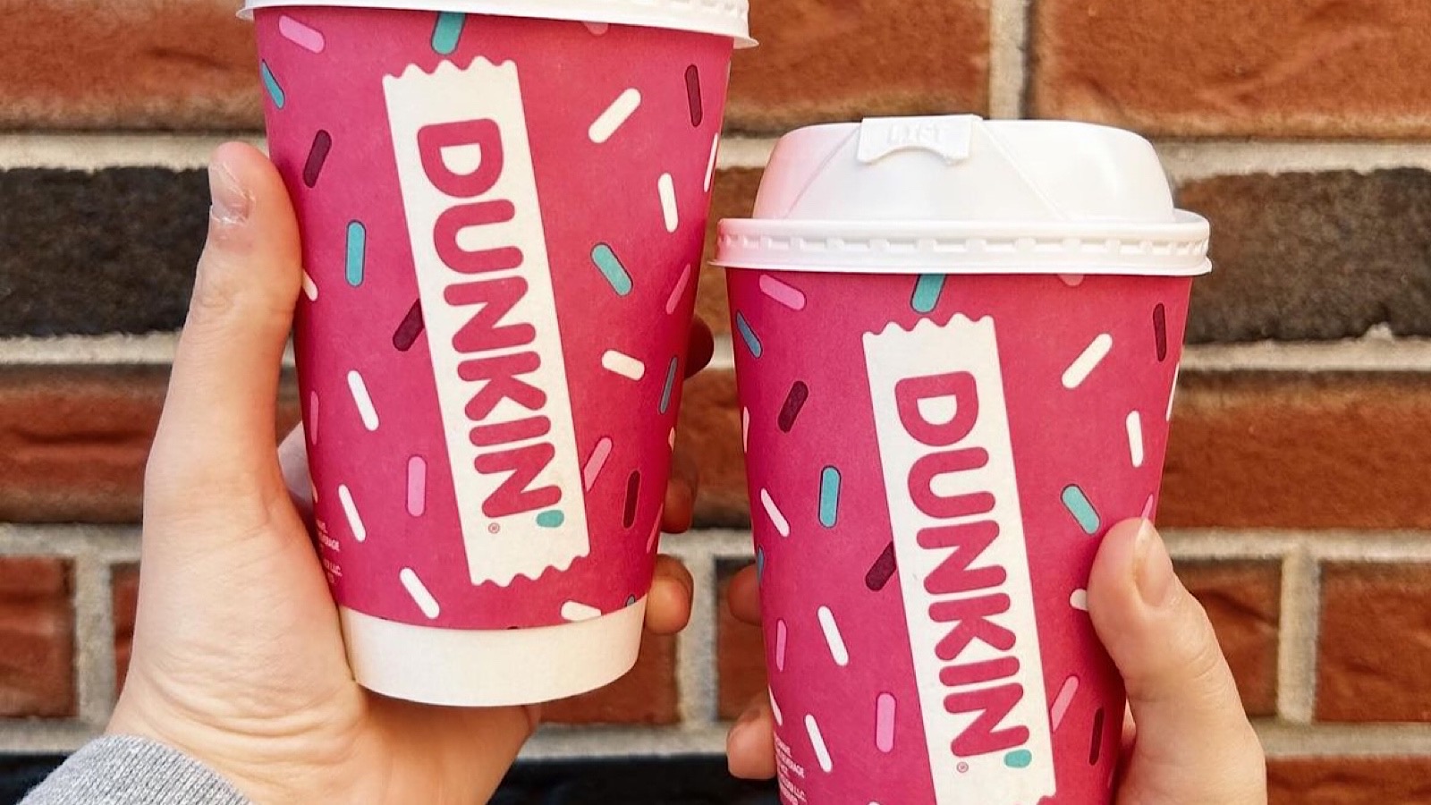 Что будет в праздничном меню Dunkin’s на 2024 год? Все слитые предметы