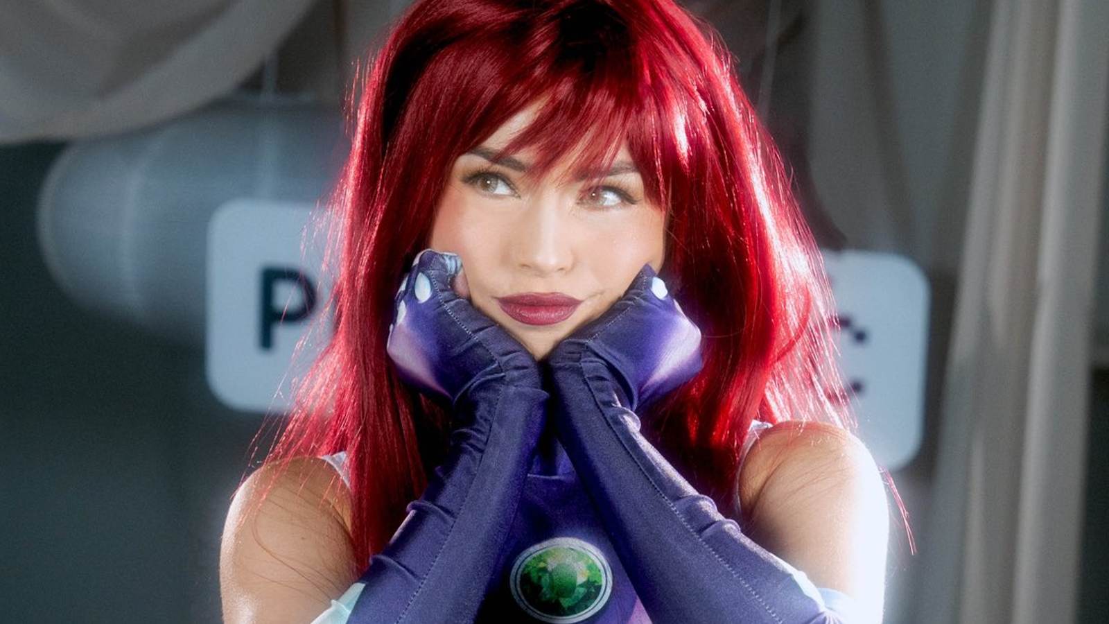 Valkyrae faz cosplay de Starfire da DC e é o melhor até agora