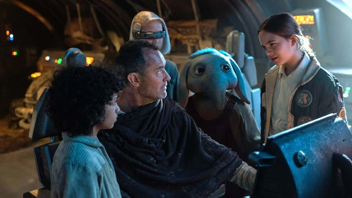 Star Wars: Skeleton Crew trailer: Jude Law and the cast of Skeleton Crew sit in a spaceship