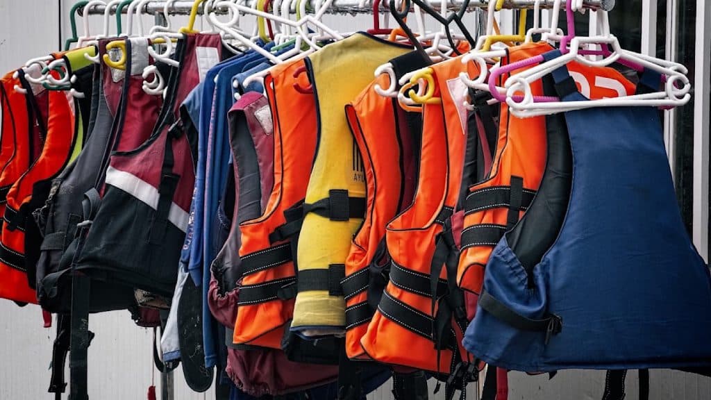 Both models refused to wear life jackets while riding the speedboat.