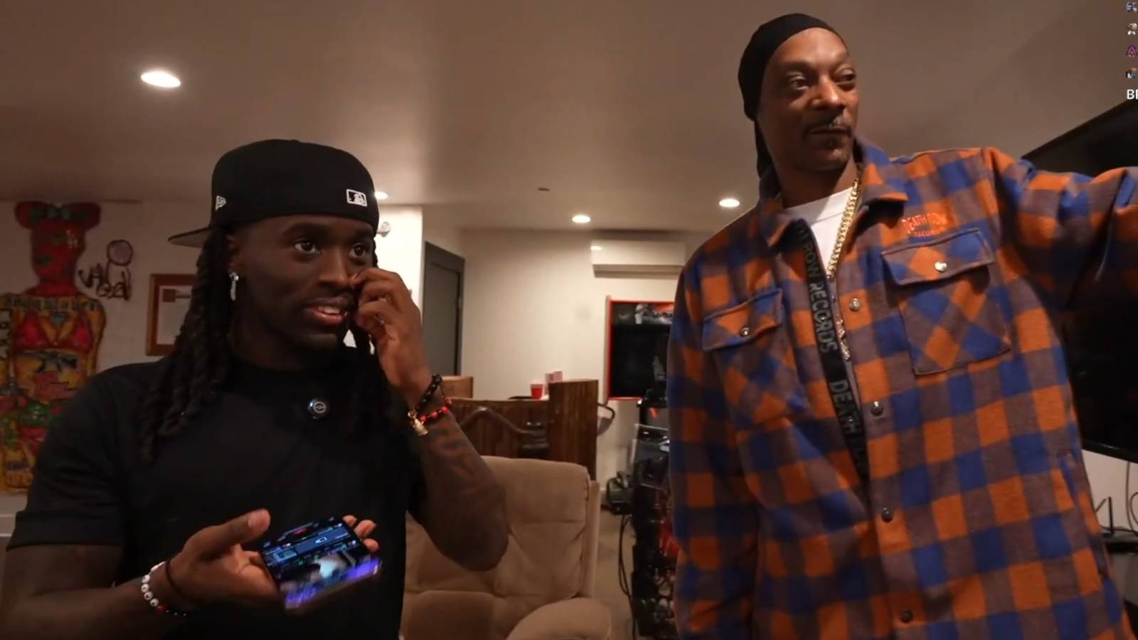 Kai Cenat recorre el complejo de Snoop Dogg en Los Ángeles con sala de juegos, casino y cancha de baloncesto completa