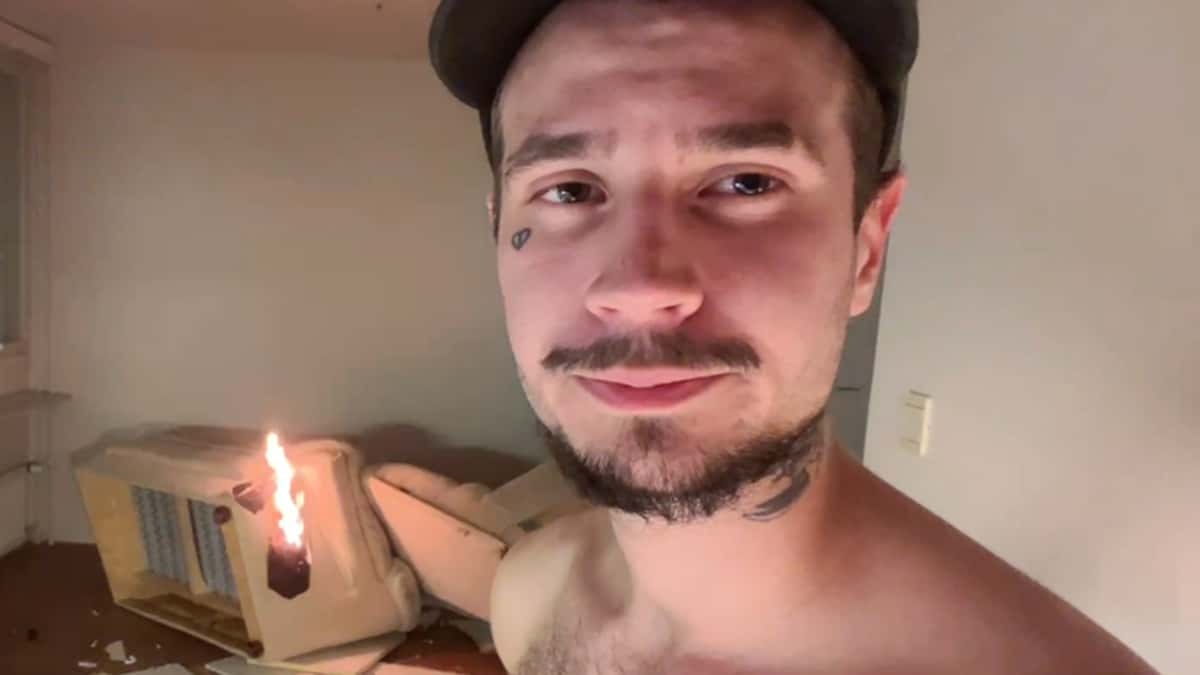 kick-streamer-arrested-sets-couch-on-fire