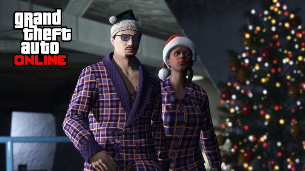 GTA Online characters next to Christmas tree