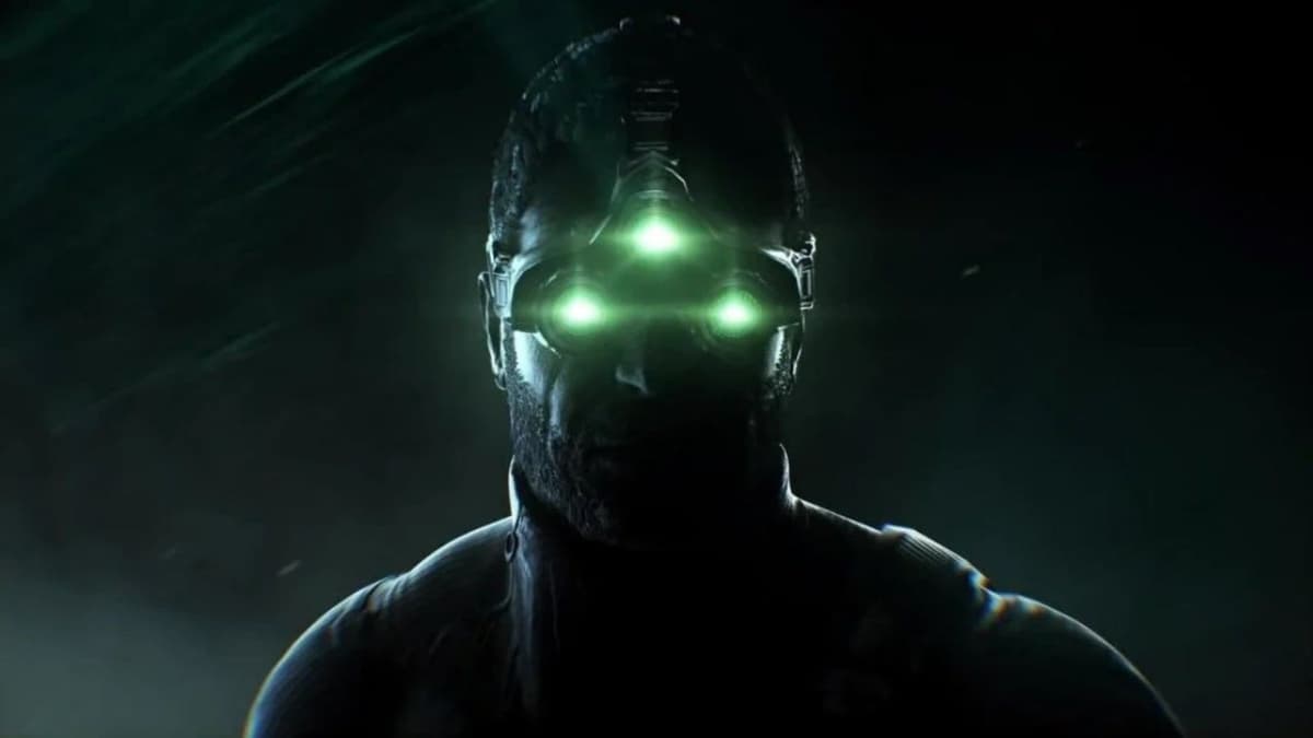 Sam FIsher wearing night vision goggles that shine green