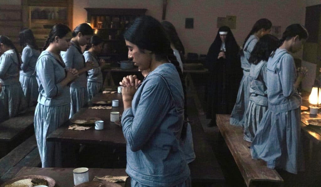 The girls praying in school in 1923 Season 1