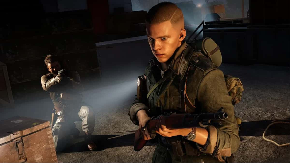 A stealthed soldier readies a pistol in Sniper Elite: Resistance