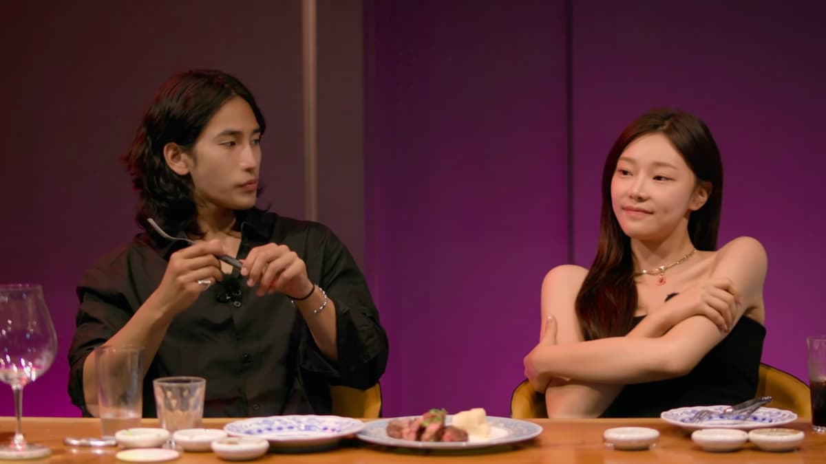 Yuk Jun-seo and Lee Si-an in Single's Inferno Season 4